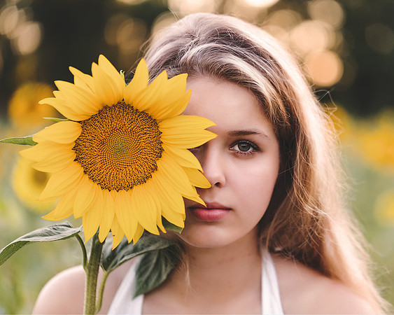 senior girl sunflower 2